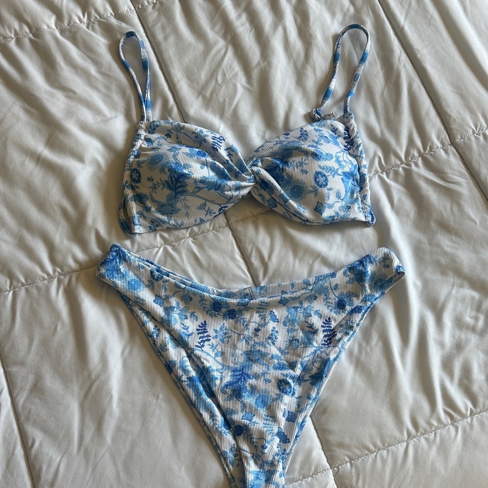 Women’s Blue Floral Twist-Front Bikini Set